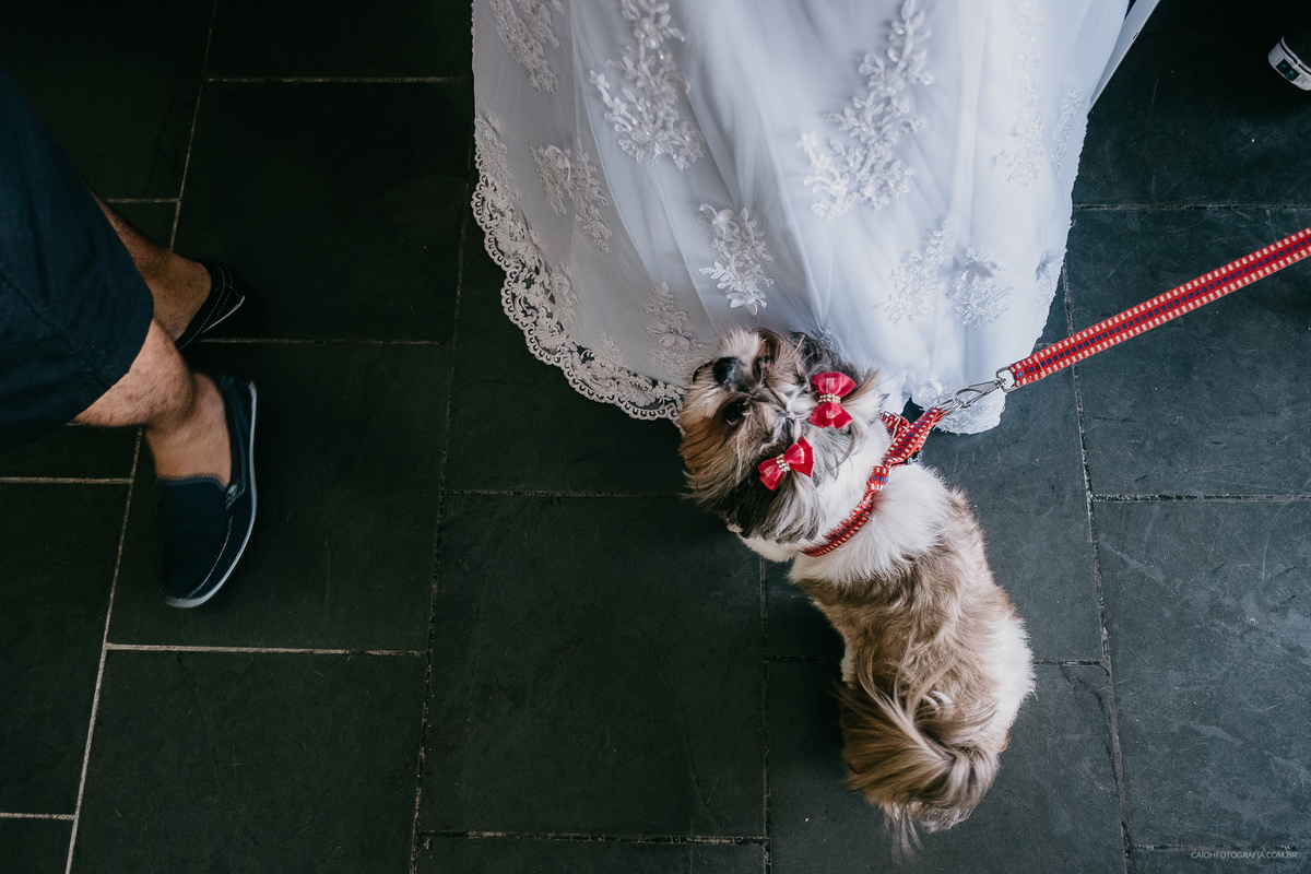 casamento de dia fotografia de casamento fotos por caio henrique beijo dos noivos noivos sorrindo cerimonia ao ar livre mini wedding saida dos noivos bolinhas de sabao