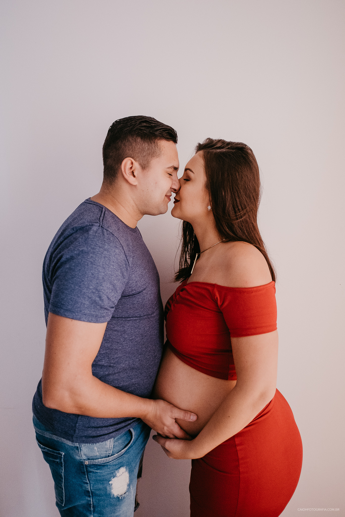 gravidez mae de menino ensaio gestante em casa gestante sorrindo em casa fotos de familia em casa fotografia documental ensaio por caio henrique