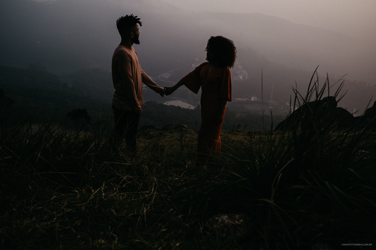pre casamento no campo ensaio de fotos pre wedding casamento de dia noivos afro fotografoa se casamento em sao paulo caio henrique