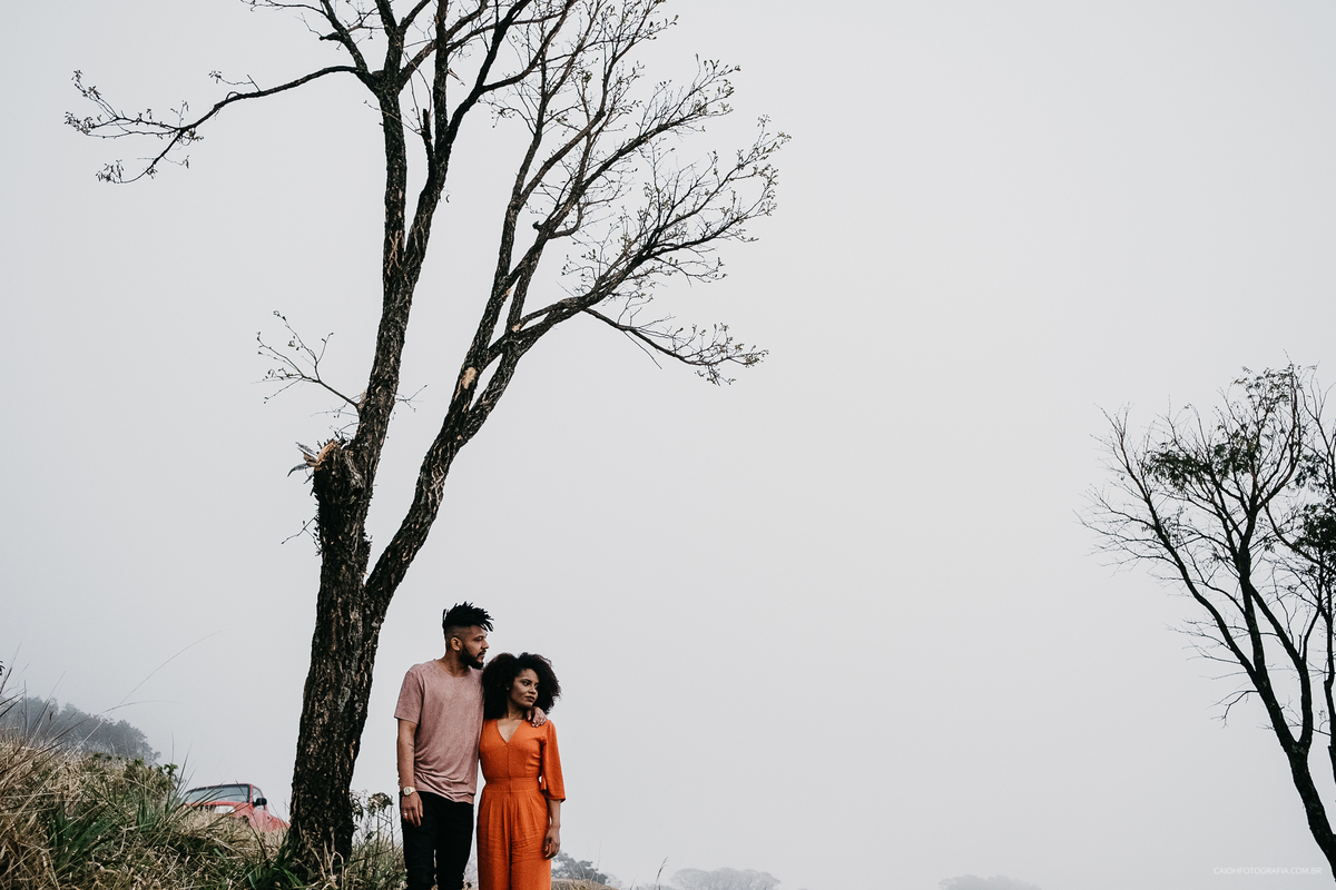 ensaio pre wedding fotografia de casamento fotos no campo fotografos de casamento sao paulo caio henrique casal afro noivas afro casamento rustico