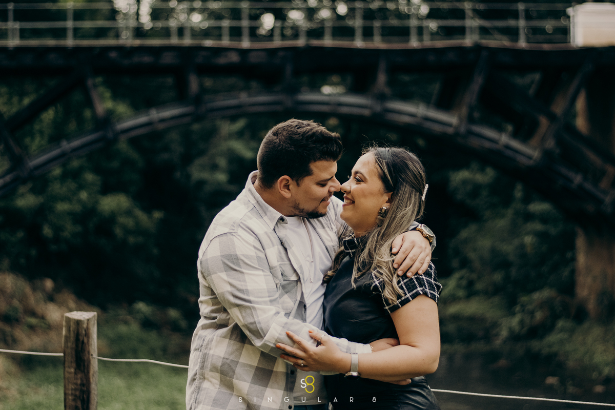 Fotografia de ensaio pré casamento  com tempo nublado sorocaba fazenda ipanema