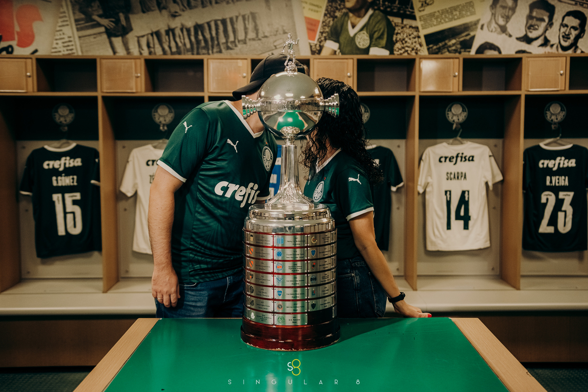 casal palmeirense em ensaio pré casamento no estadio do palmeiras