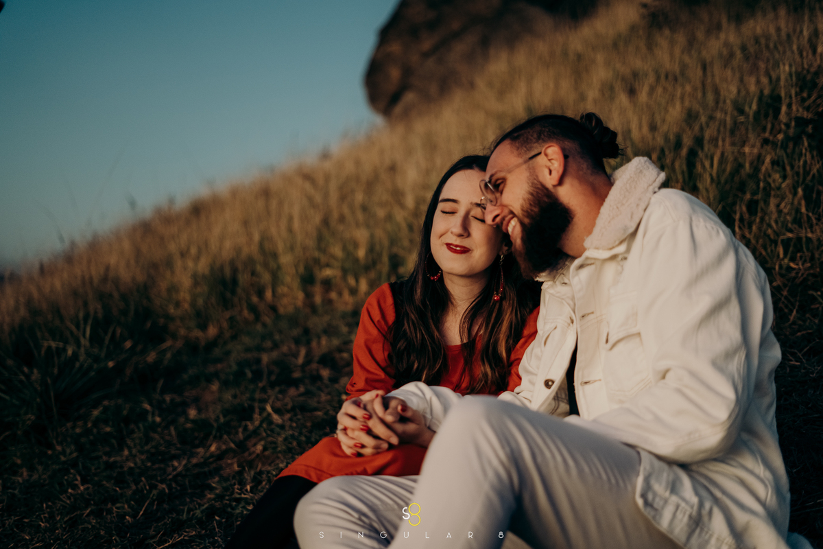 Fotografia de casal no amanhecer no Pico do Olho D'agua Mairiporã