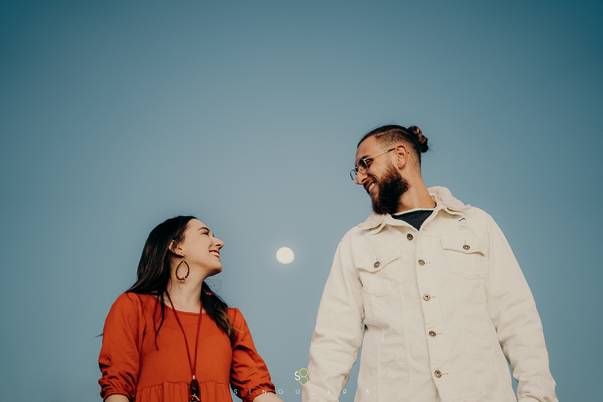 fotografia da lua no ensaio pré casamento Mairiporã