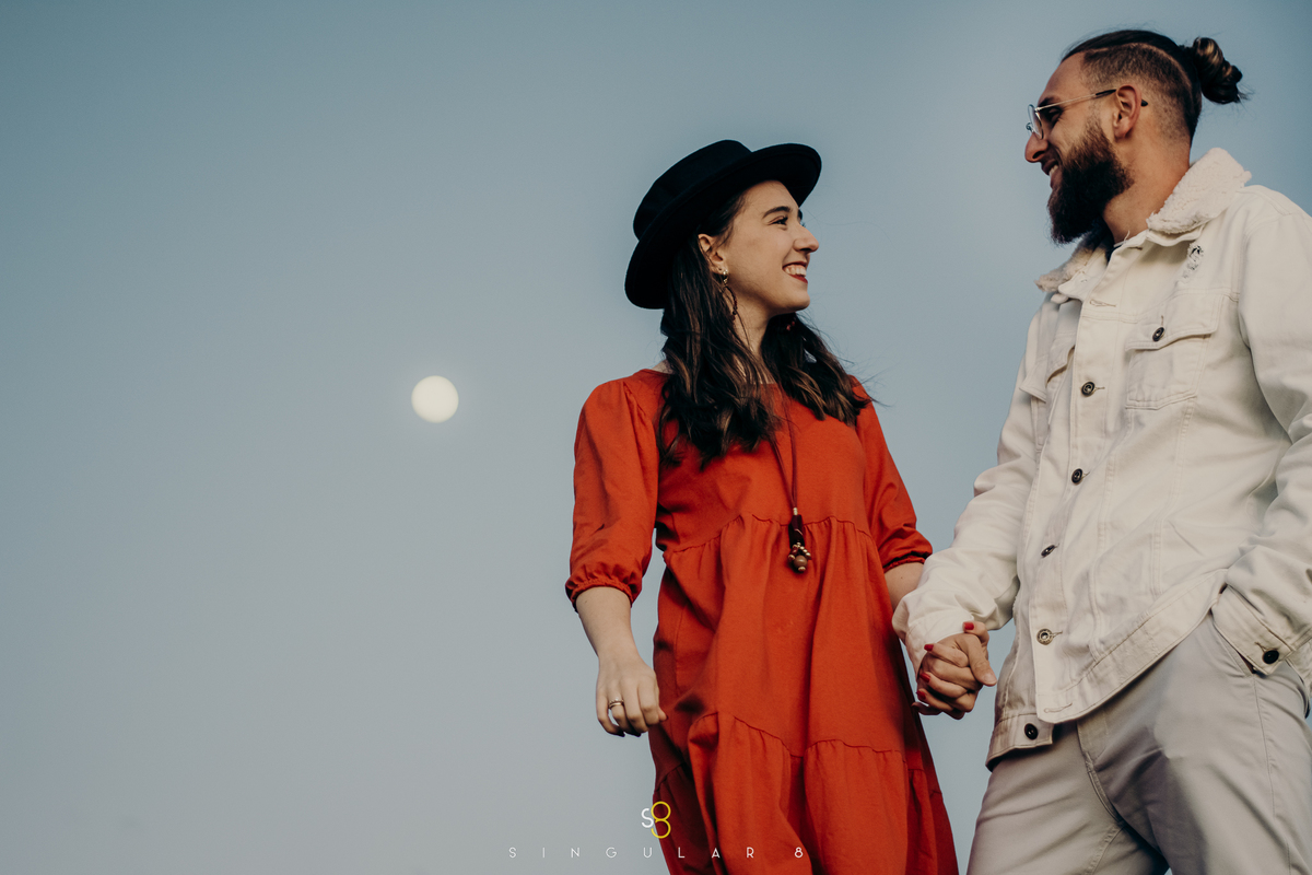 fotografia diferente para ensaio pré casamento no Pico do Olho D'agua em Mairiporã
