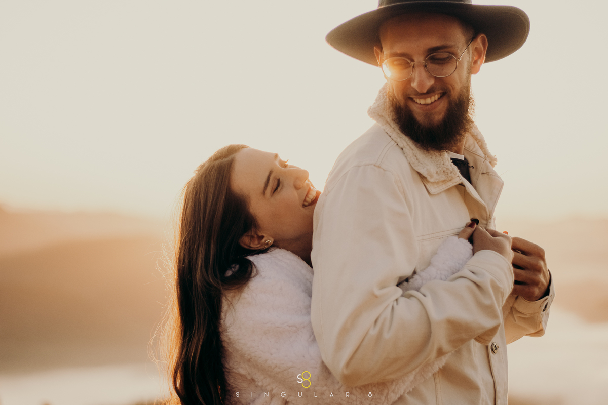 Fotografia de ensaio pré casamento diferente e espontâneo em Mairiporã Pico do Olho Dagua