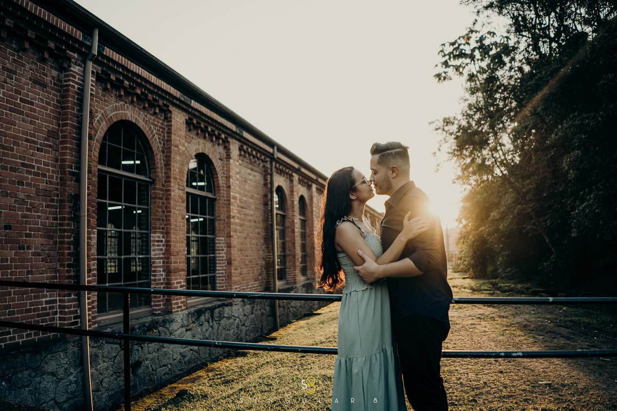 Fotografia diferente em ensaio pré casamento em Paranapiacaba