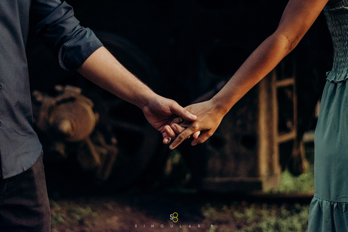 Fotografia de ensaio pré casamento diferente em Paranapiacaba