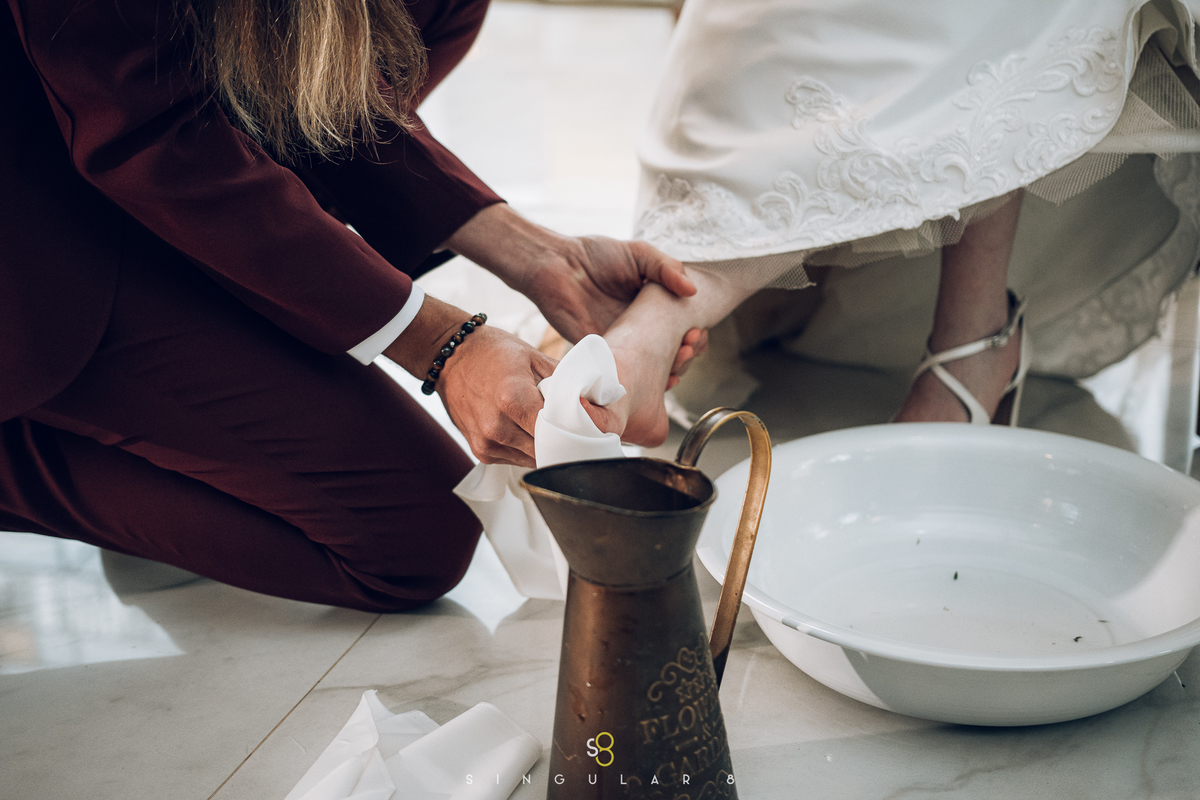 fotografia de cerimônia de lava pés no casamento buffet callegari espaço itália