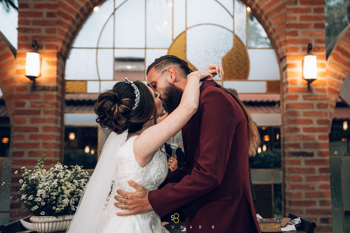 Fotografia de casal que fez a côrte buffet callegari espaço itália