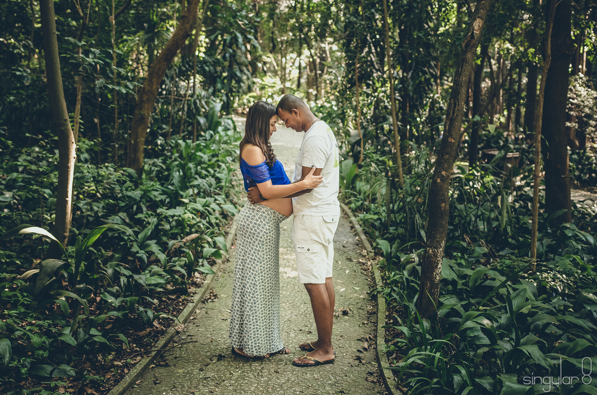 Fotografia de ensaio de gestante criativo no Parque Trianon 