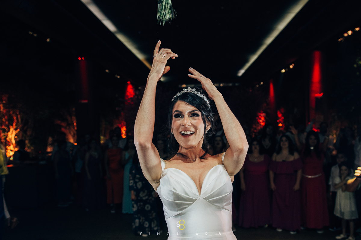 noiva jogando o buque moema grupo bisutti vila olimpia 