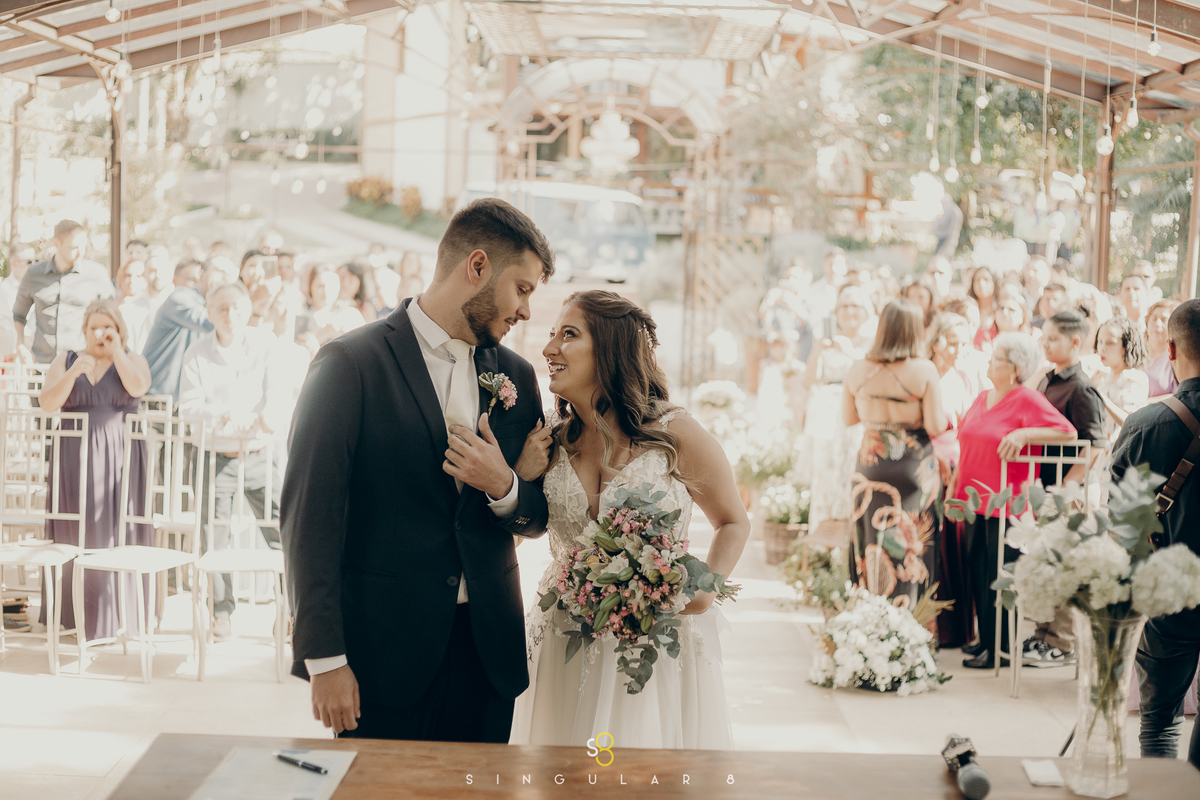 fotografia do casal em casamento de dia no recanto callegari em Mairiporã