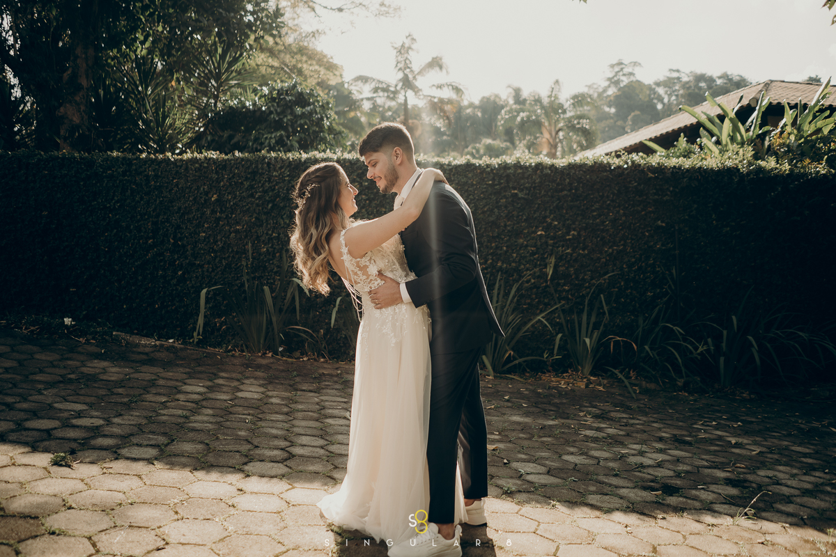 fotografia de casal de noivos cerimônia de dia no buffet callegari
