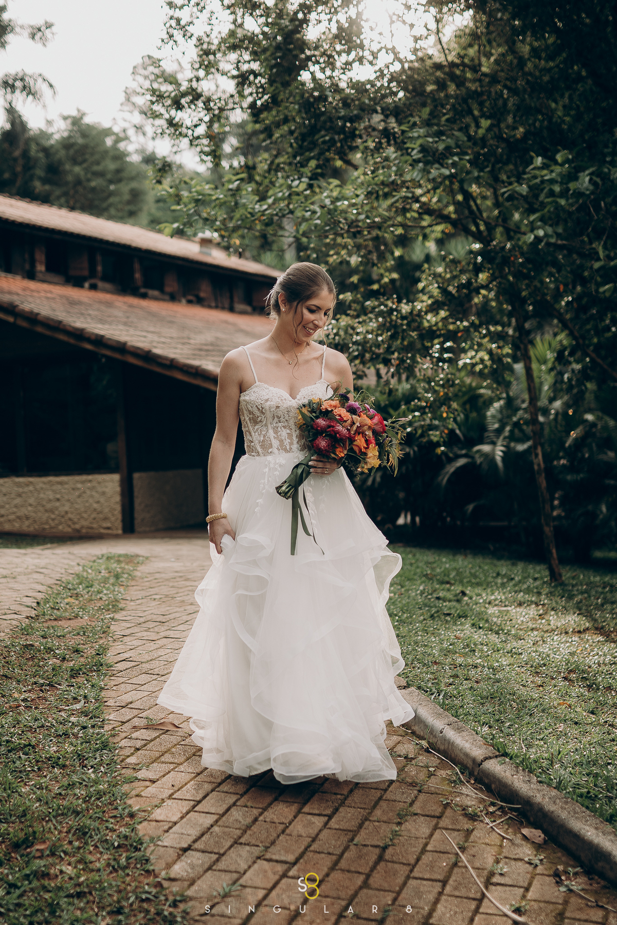 fotografia de making of da noiva no pôr do sol no rancho santa maria eventos