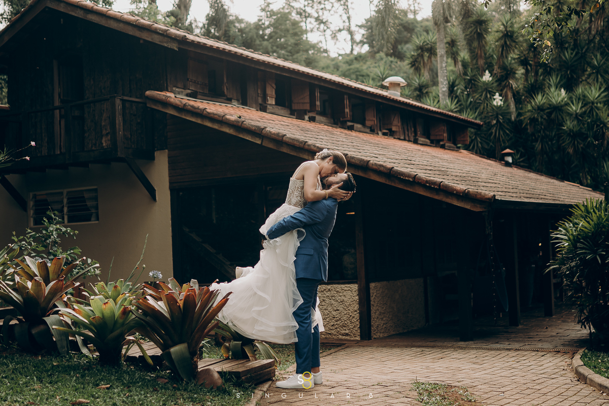 fotografia de casamento no pôr do sol no chalé do rancho santa maria eventos