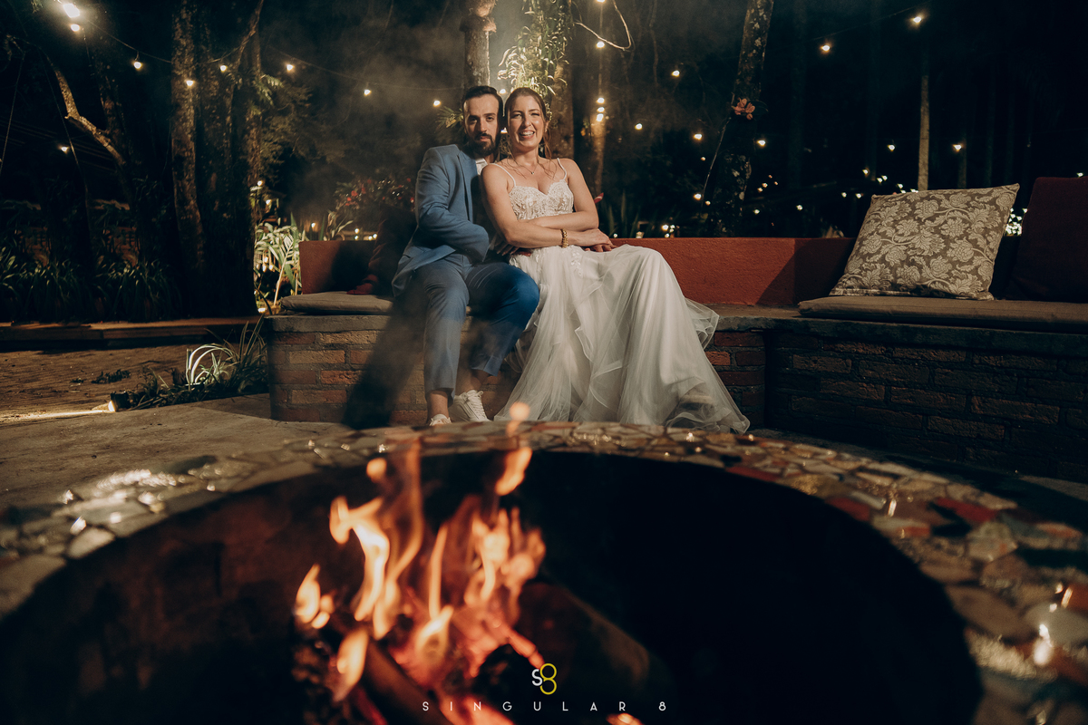 fotografia do casal na fogueira no rancho santa maria eventos