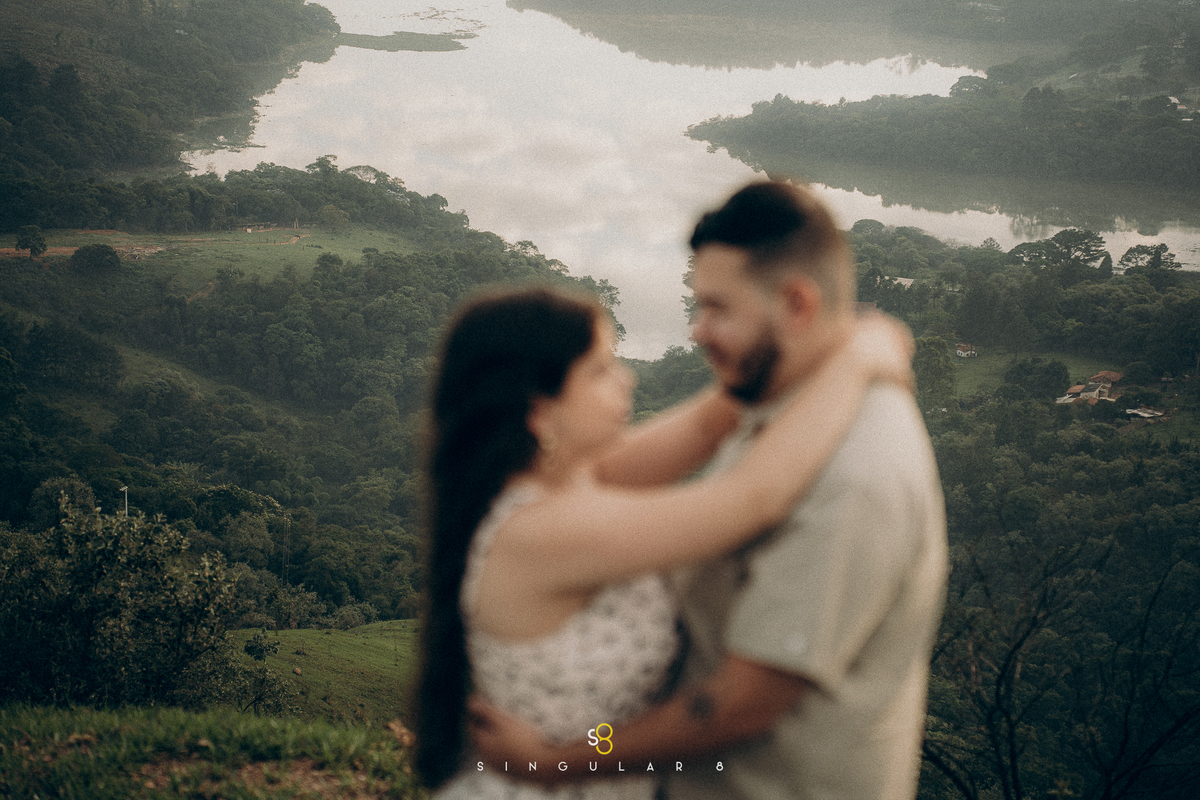 fotografia diferente para ensaio pré casamento no nascer do sol morro do capuava
