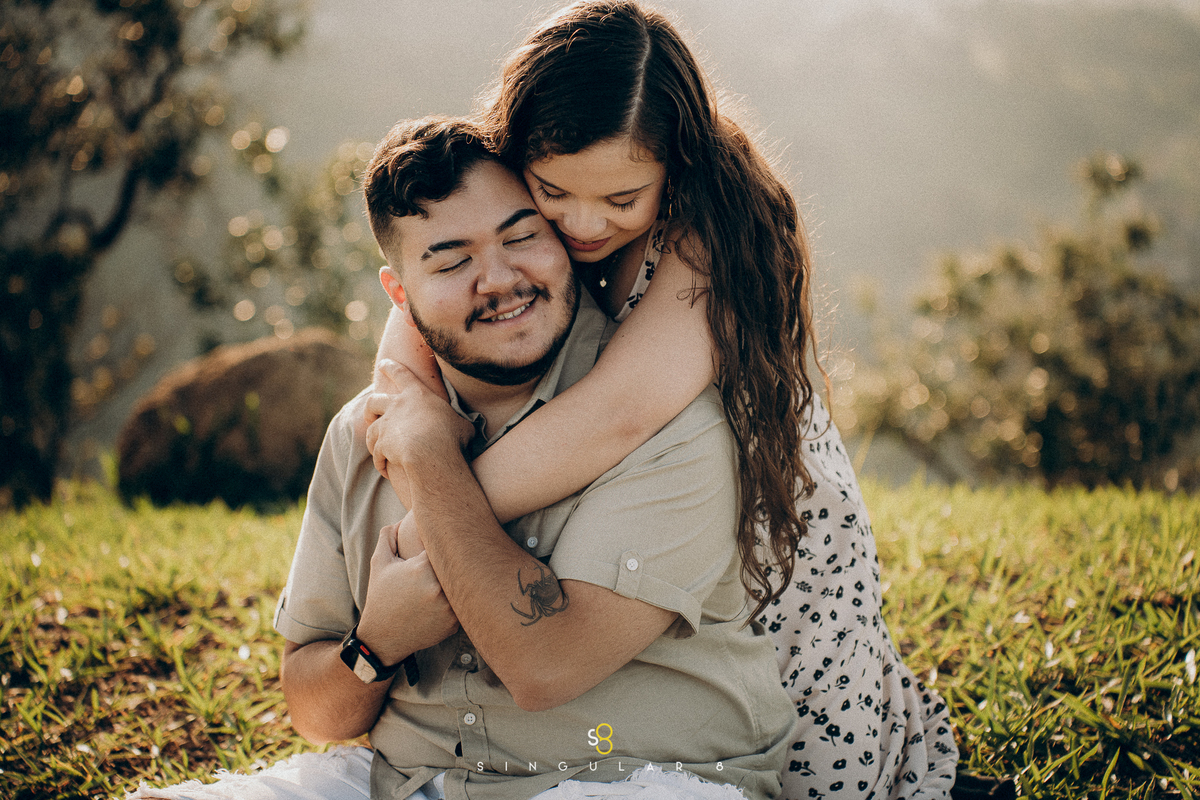 fotografia de ensaio pré casamento no nascer do sol morro do capuava pirarpora do bom jesus