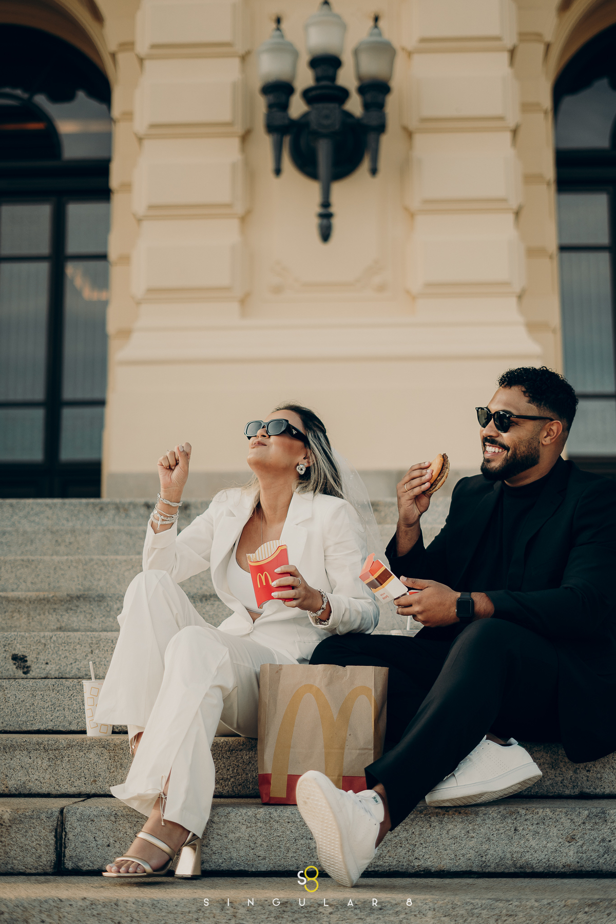 fotogafia de pré wedding no museu do ipiranga com mc donalds 