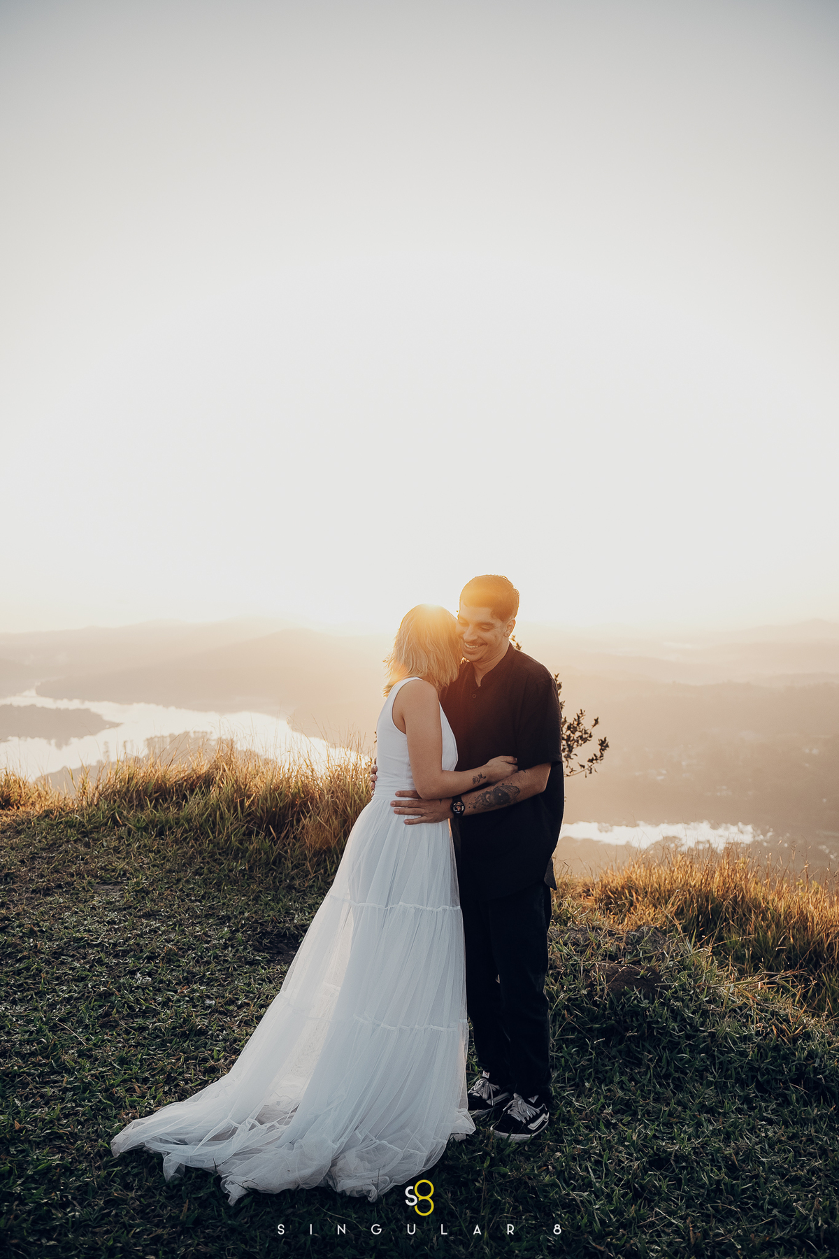 fotografia ensaio pré casamento na montanha nascer do sol do morro do capuava