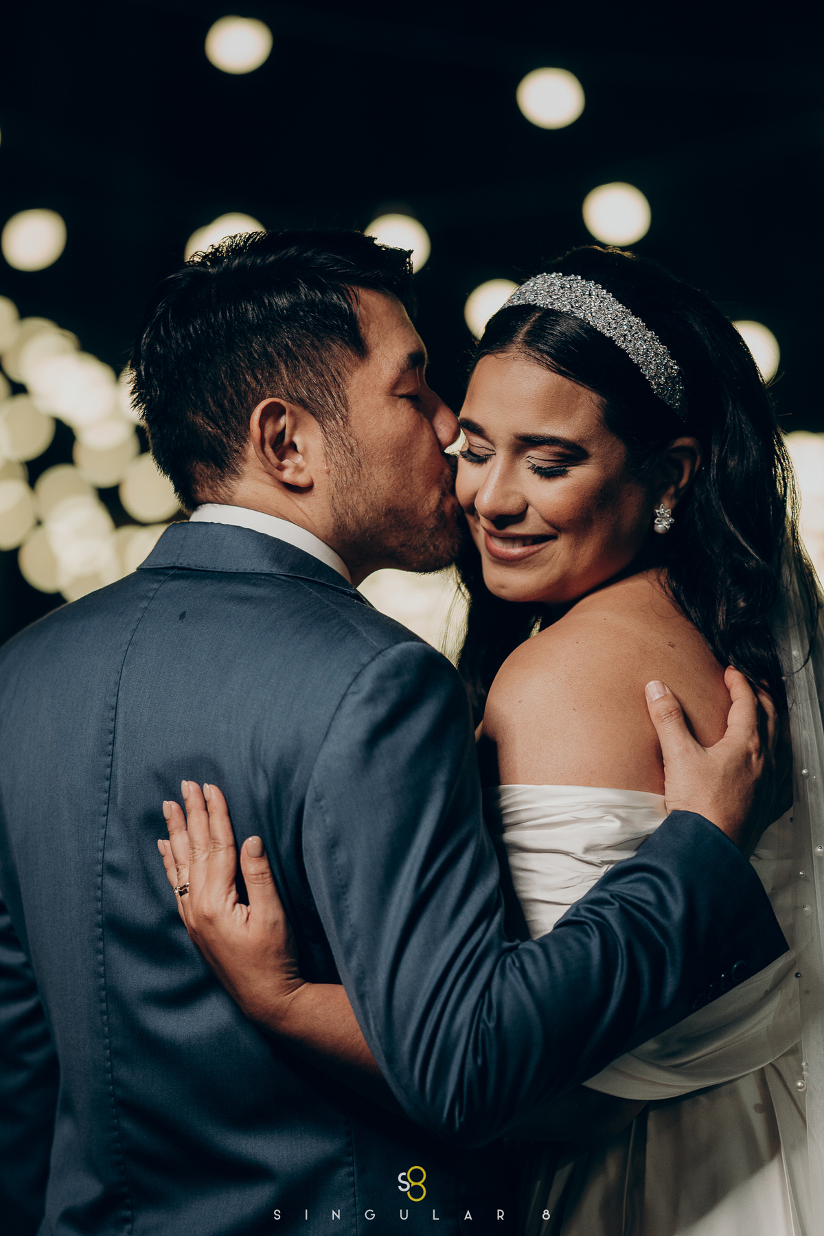 fotografia de casamento no  varal de luzes no rancho santa maria cerimônia a noite