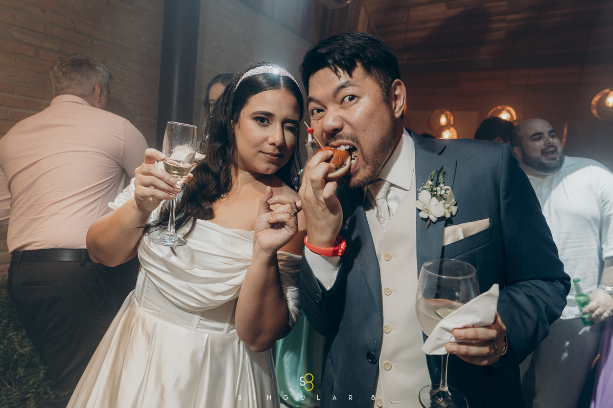 fotos espontâneas de festa de cassamento no Rancho Santa Maria Mairiporã a noite