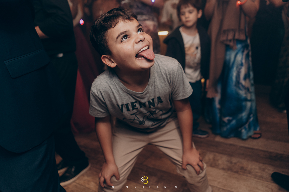 fotografia espontânea de festa de casamento na balada a noite no Rancho Santa Maria Mairiporã