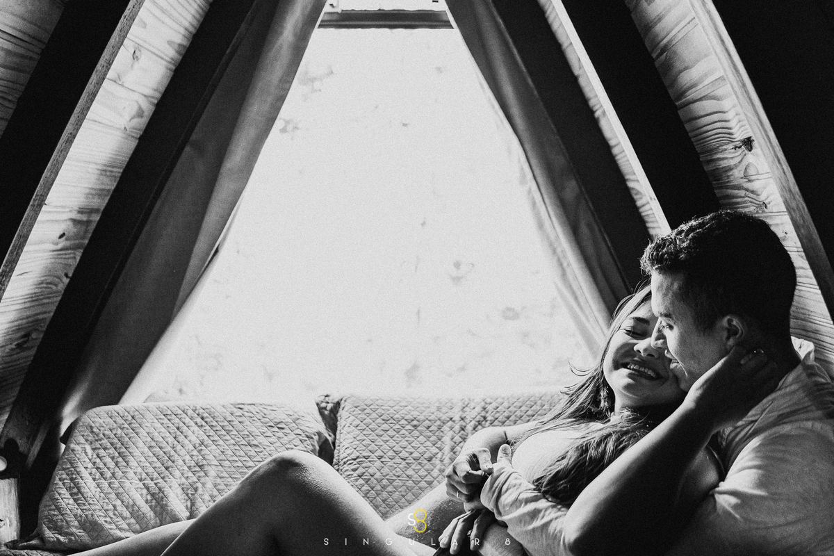 fotografia de ensaio pré wedding no chalé zen interior