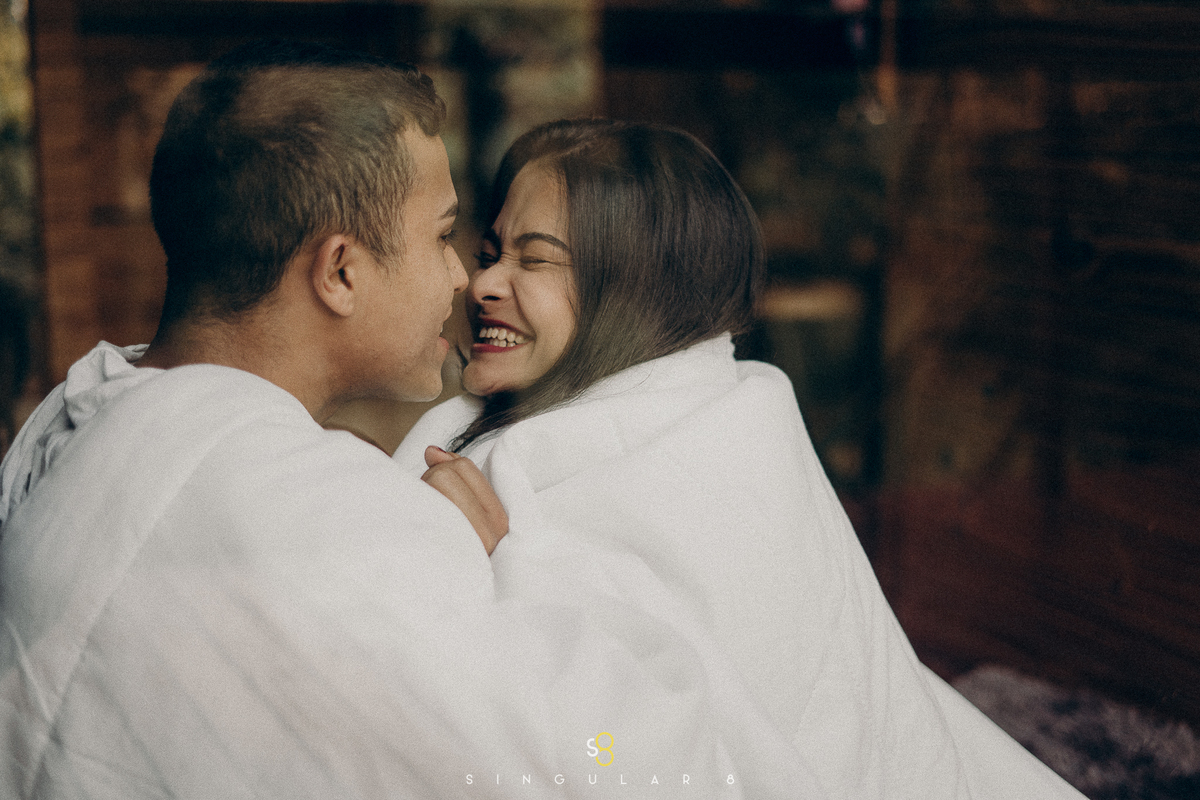 fotografia de ensaio pré wedding de casal no chalé 