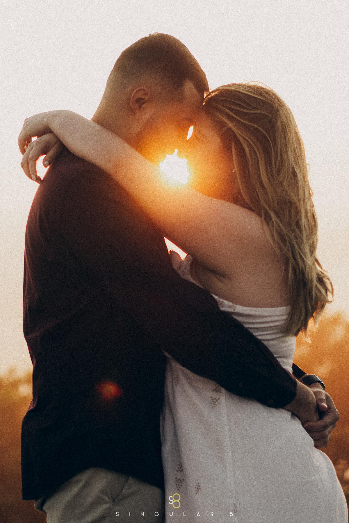 fotogradia de ensaio pré wedding no nascer do sol na montanha em são paulo