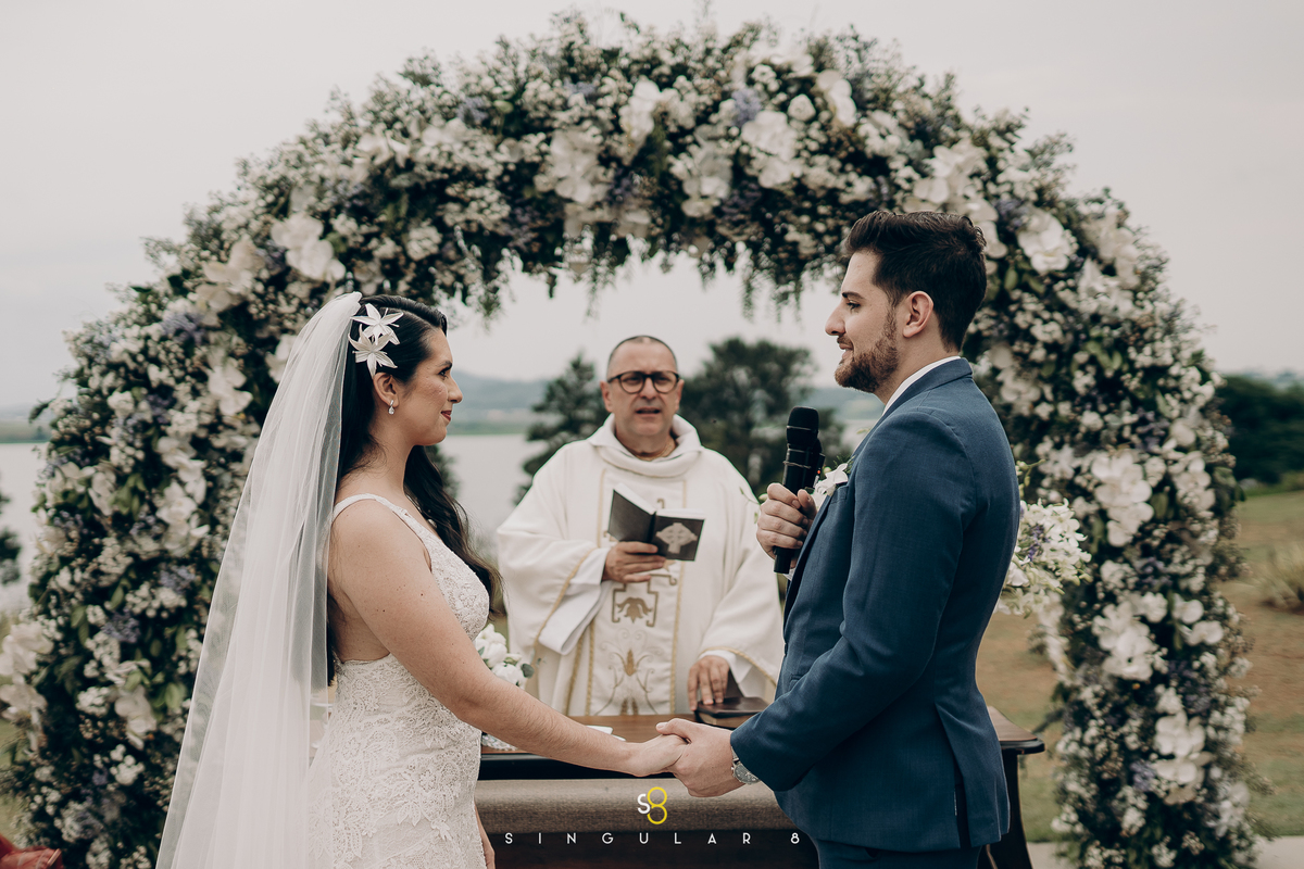fotógrafo de casamento para cerimônia ecumênica de dia chez bisutti lake paradise
