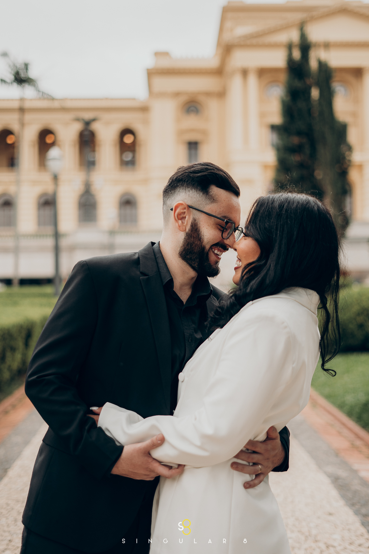 fotografia de ensaio pré casamento no amanhecer no museu do ipiranga são paulo