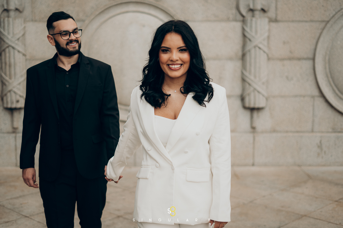 fotos espontâneas de ensaio pré wedding no museu do ipiranga em são paulo