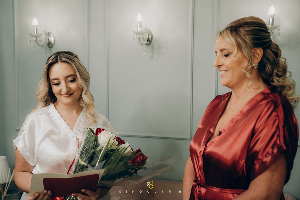 fotos de making of da noiva com surpresa do noivo  Buffet Tulipas Villa Valentim