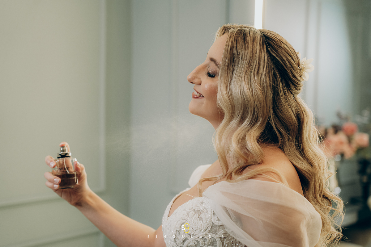 perfume de noiva no making of com madrinhas  Buffet Tulipas Villa Valentim