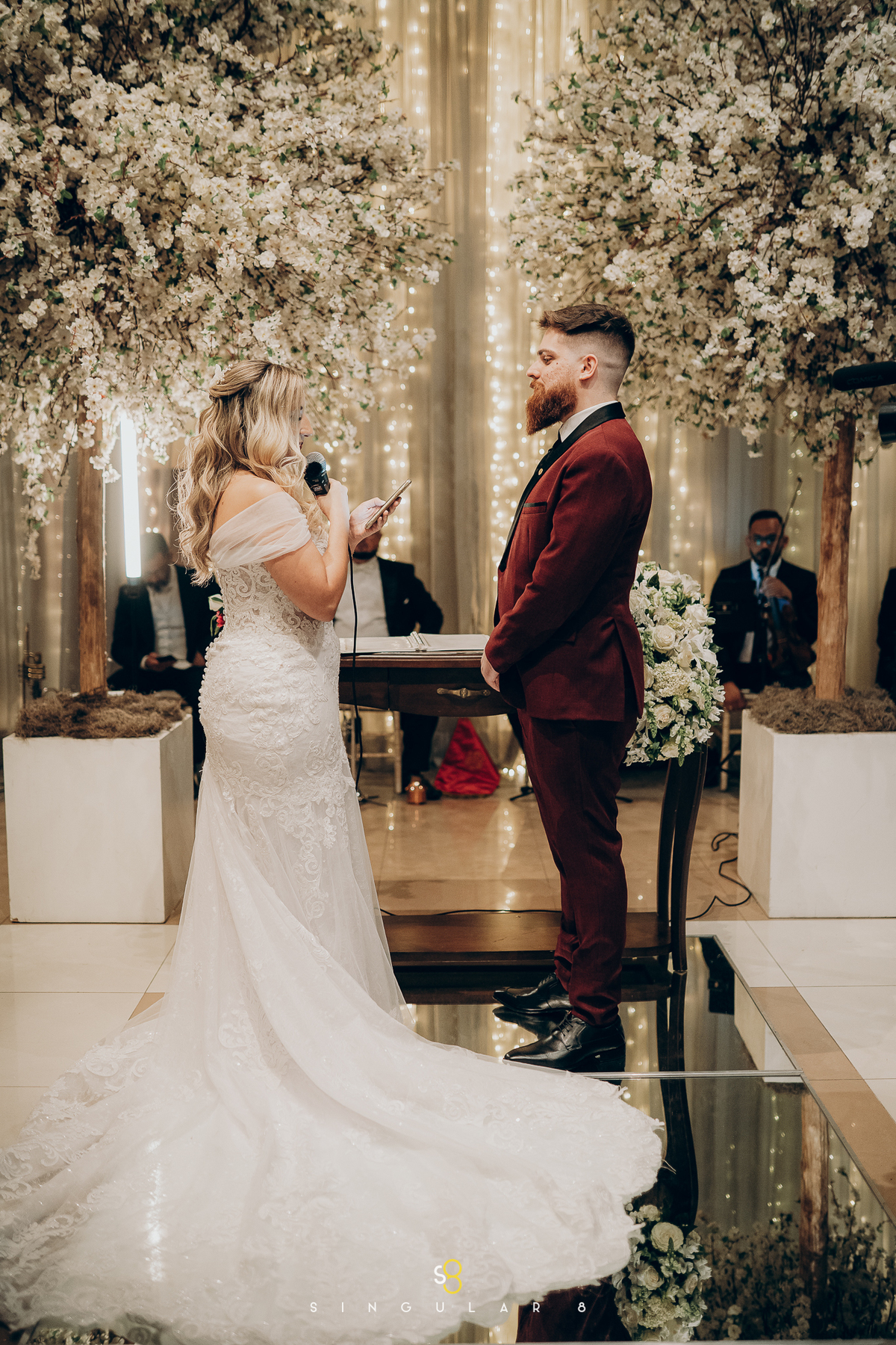 fotografia dos votos dos noivos na cerimônia de casamento  Buffet Tulipas Villa Valentim