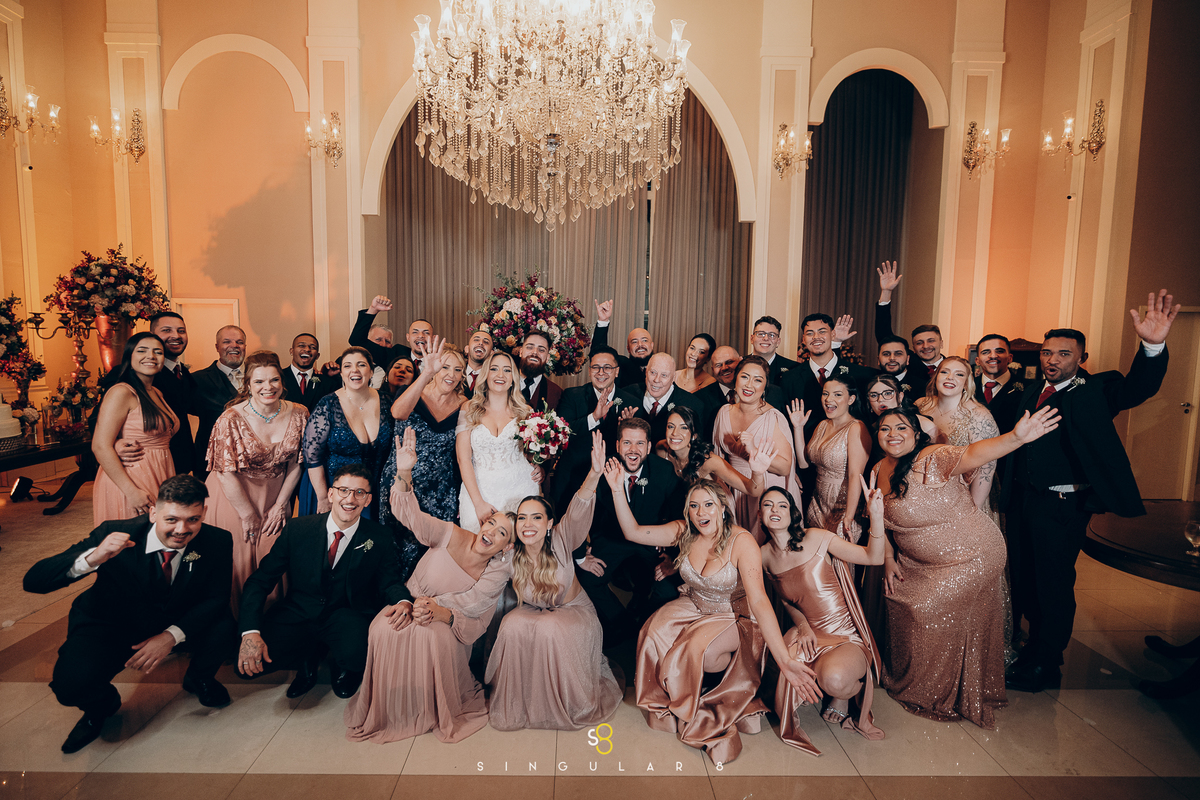 foto criativa espontânea com padrinhos  Buffet Tulipas Villa Valentim