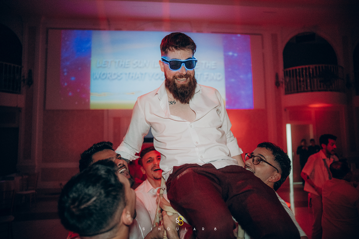 fotos de casamento espontânea em balada Buffet Tulipas Villa Valentim