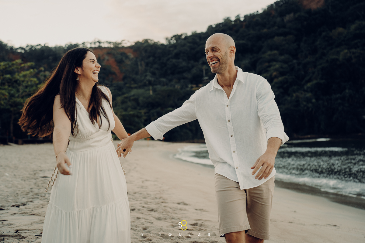 fotos espontâneas para ensaio pré wedding praia são sebastião barra do sahy