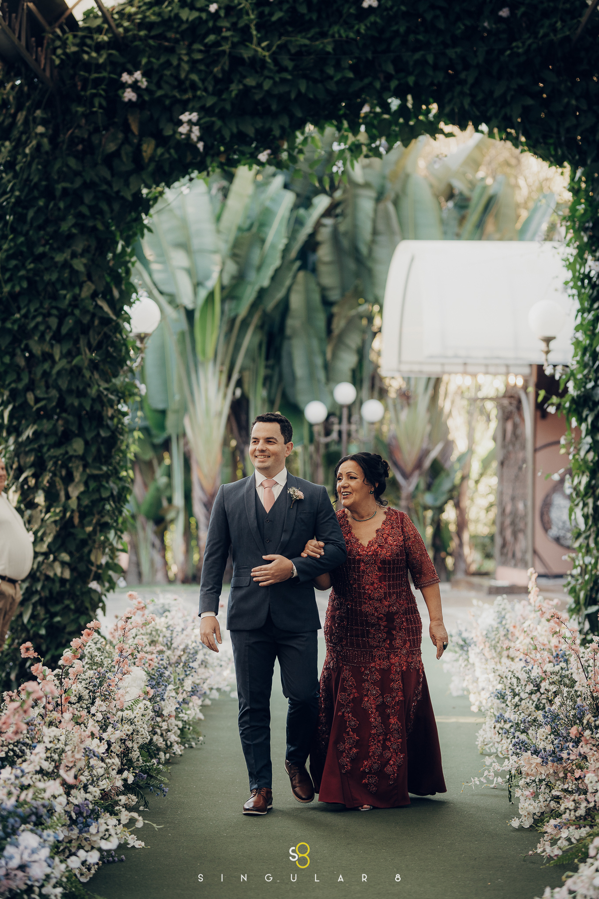 entrada do noivo com a mãe ravena garden mairiporã casamento de dia
