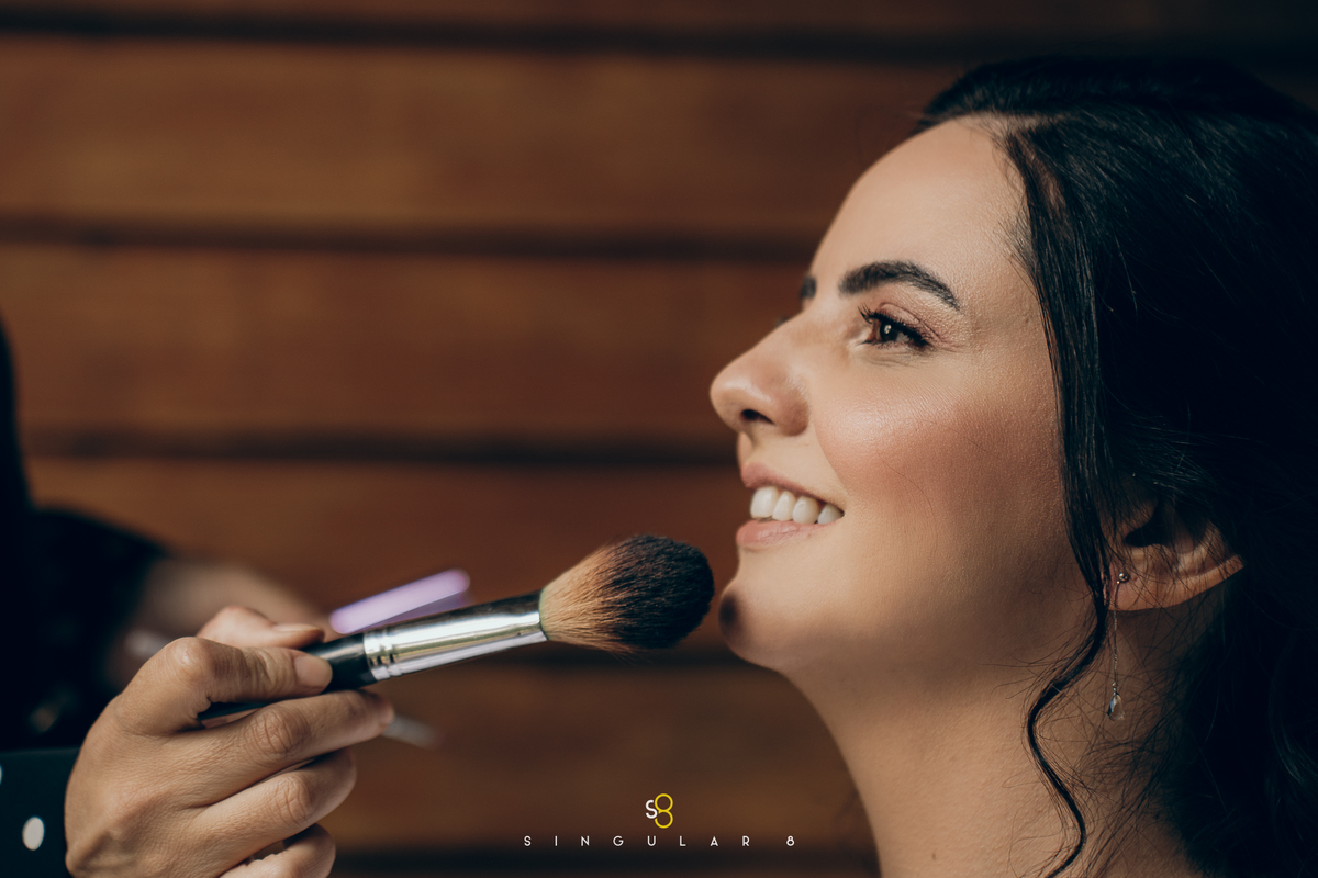 Preparação da noiva para um casamento romântico ao ar livre em Mairiporã, no Rancho Santa Maria.