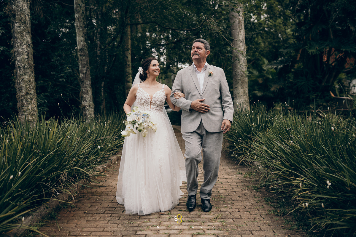 Entrada da noiva na cerimônia de casamento no Rancho Santa Maria, em Mairiporã.
