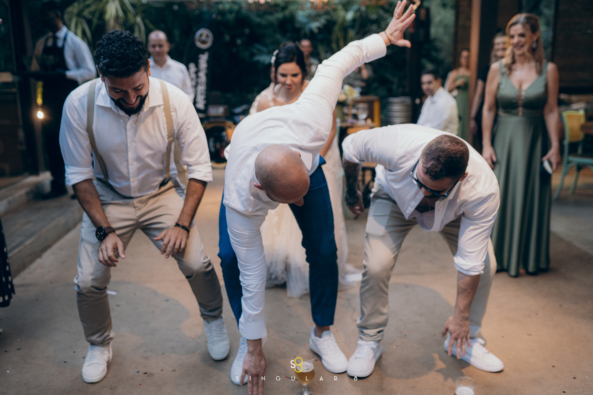 Casal encerrando a celebração com muita alegria no Rancho Santa Maria.