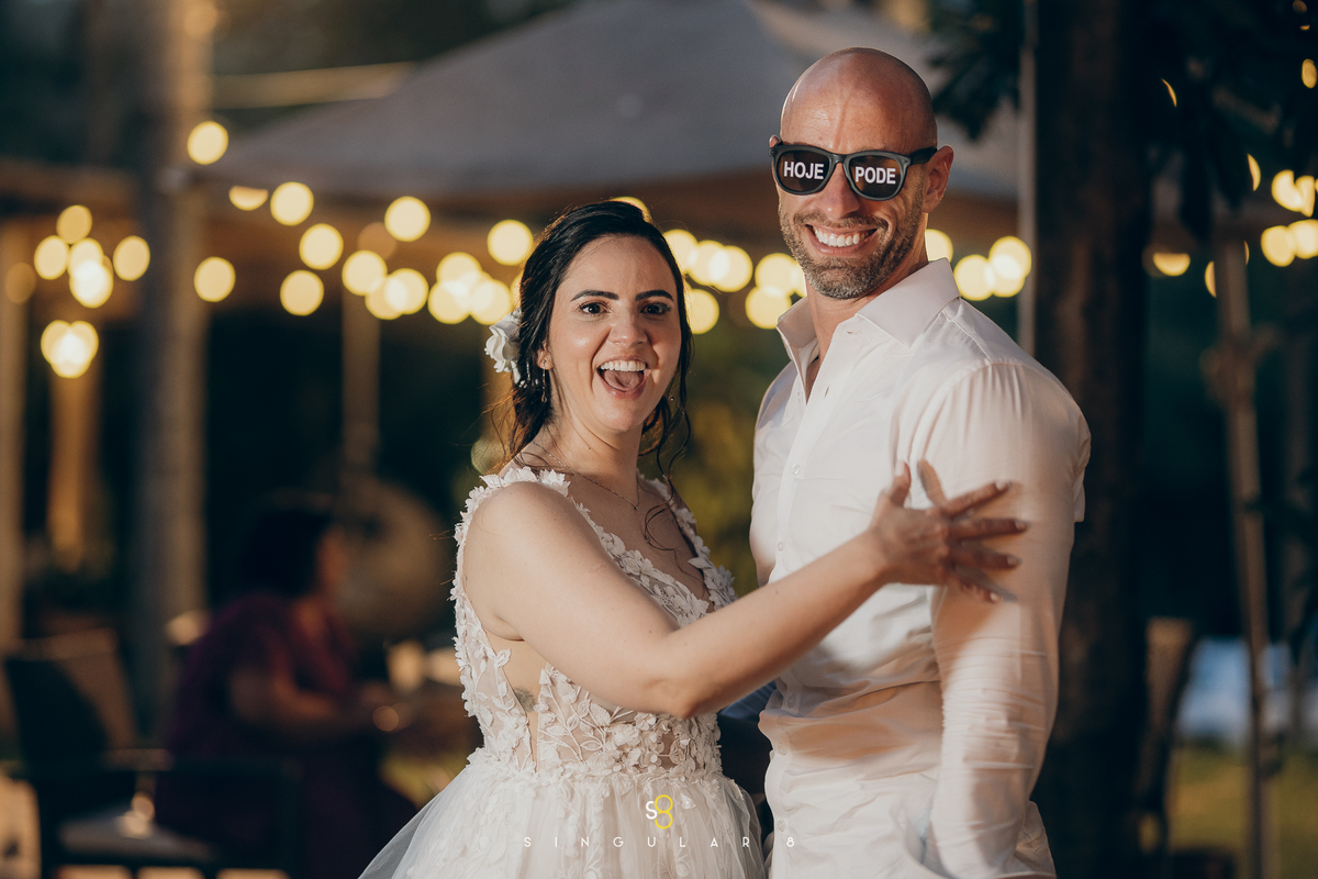 Noivos celebrando a festa de casamento no Rancho Santa Maria.