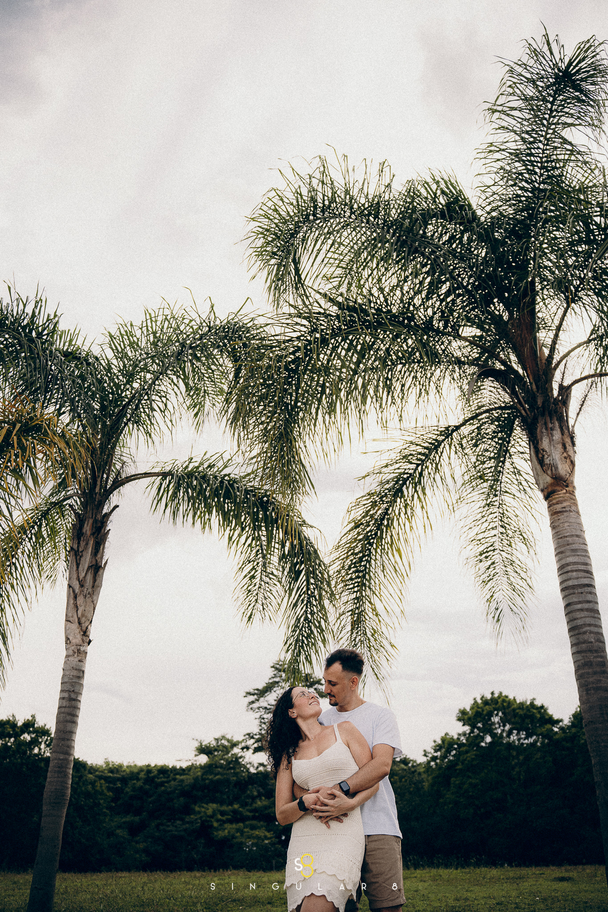 fotografia de casal com tempo nublado parque vila lobos são paulo