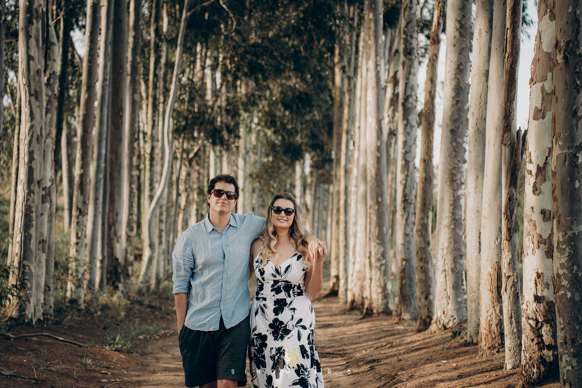 fotos de ensaio pré casamento criativa e diferente na fazenda pôr do sol Itu