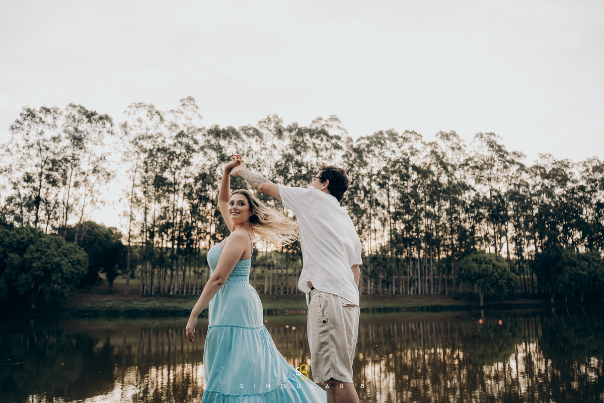 Fotografia de ensaio pré casamento no pôr do sol Itu