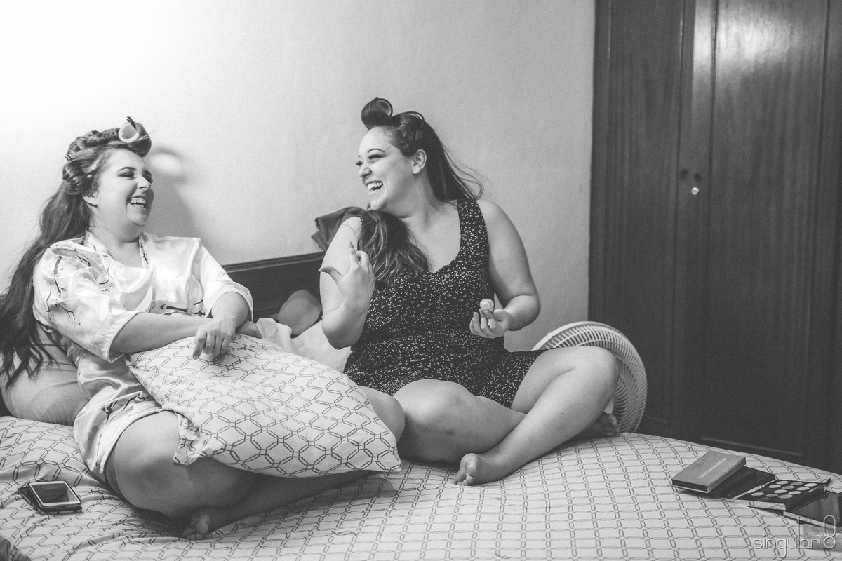 noiva-cunhada-making-offo-com-madrinhas-casamento-ibiuna-fotografo-sp-fotojornalismo-fotografia-diferente-criativa-para-casamento-de-dia