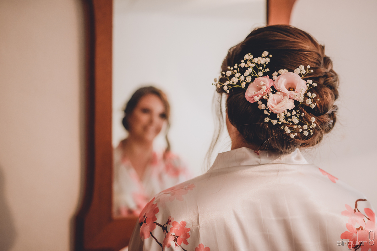 penteado-da-noiva-com-flores-naturais-casamento-de-dia-trança-para-noiva-hobbie-de-noiva-sitio-quatro-irmãos-ibiúna